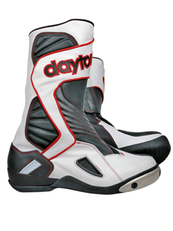 Na co zwrócić uwagę wybierając buty motocyklowe Daytona?