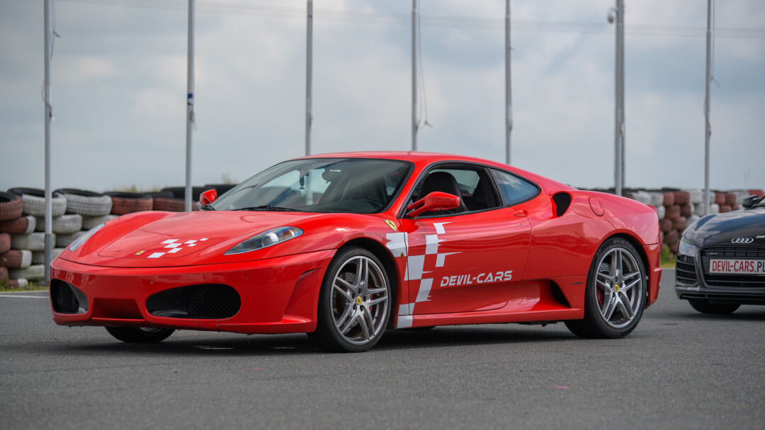 Ferrari – niezapomniane doświadczenie na torze wyścigowym